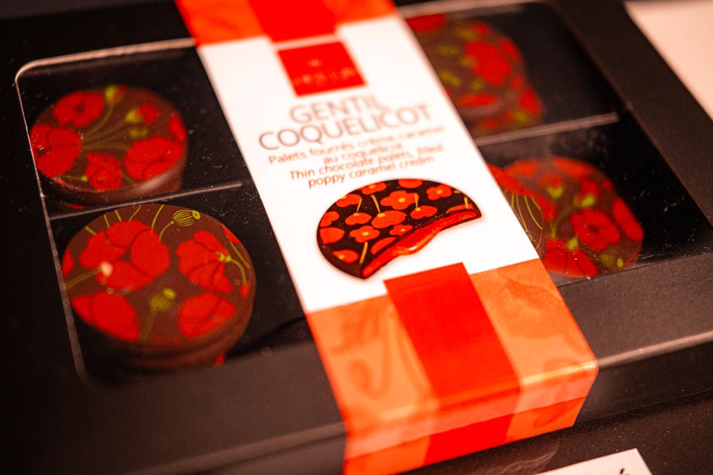 Gentil Coquelicot — Palets de chocolat noir fourrés au caramel de coquelicot