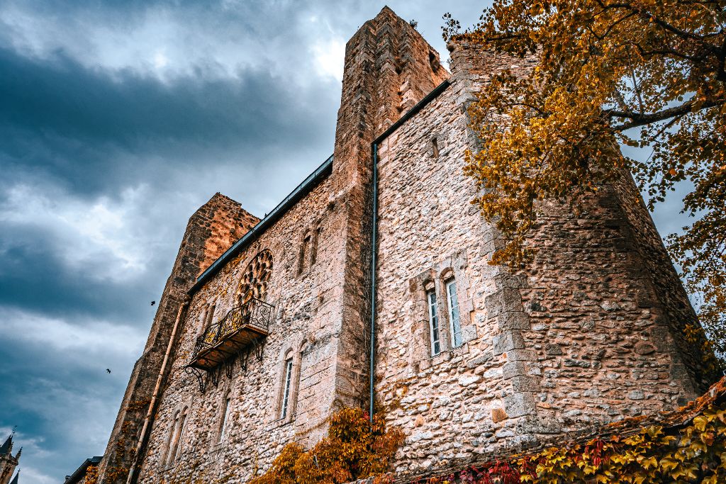 Le donjon médiéval de Moret du XIIe siècle, vestige du château royal et prison de Nicolas Fouquet