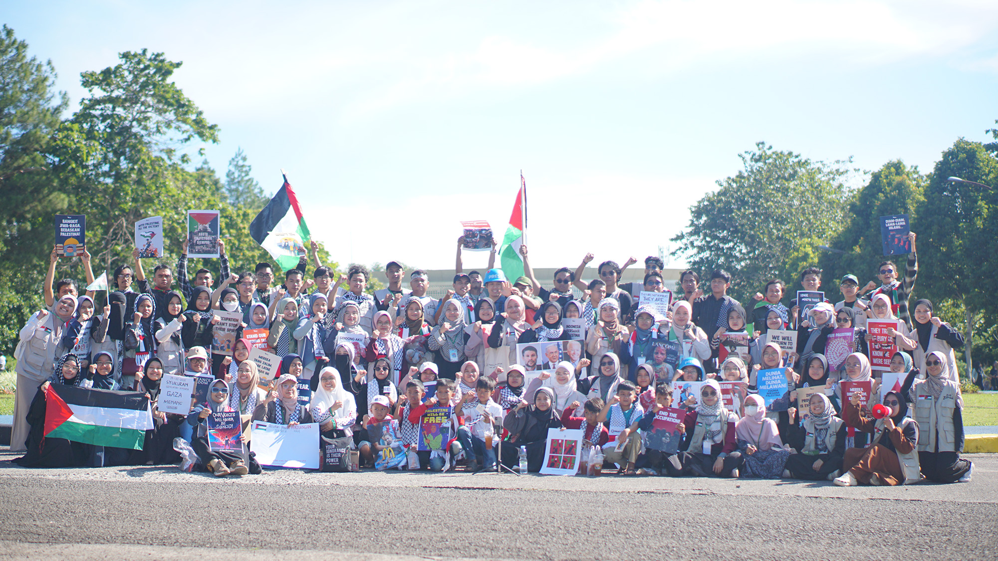 Momen Gencatan Senjata Gaza, SMART 171 Himpun 100 Aktivis dan Mahasiswa dari 18 Kampus Demo Kreatif