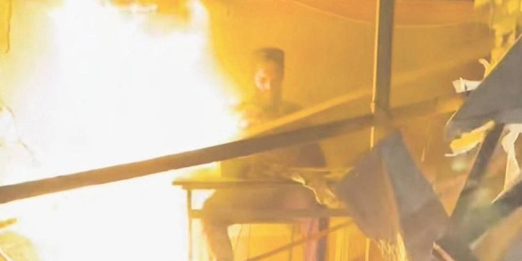 Israel Bakar Jurnalis Hidup-hidup