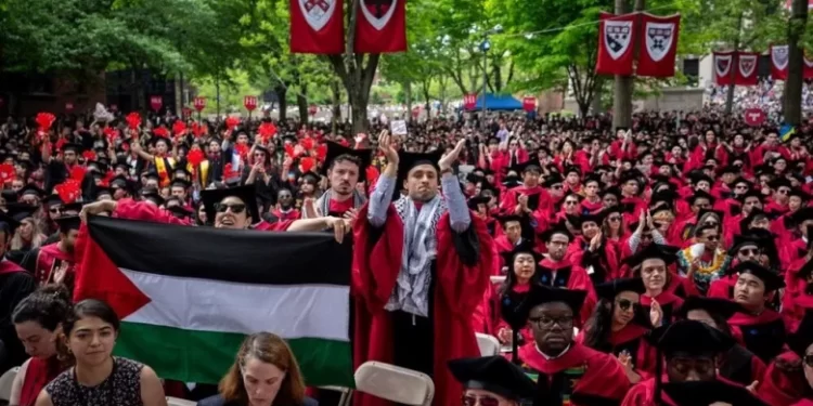 Profesor Harvard Gugat Trump Terkait Ancaman Pendanaan Sebesar $9 Miliar terhadap Kebebasan Berbicara