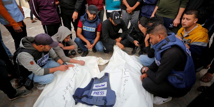Puluhan warga Palestina Dibunuh Israel Lewat Serangan Udara, Termasuk 4 Jurnalis