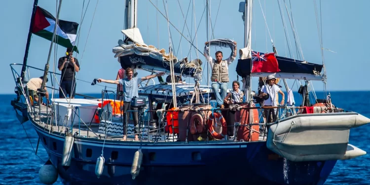 Kapal Kemanusiaan Madleen' Sudah Dekat Gaza Meski Ada Ancaman Israel