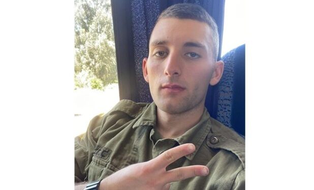 Ayah Tentara Israel: Anakku Diperlakukan Secara Manusiawi oleh Hamas