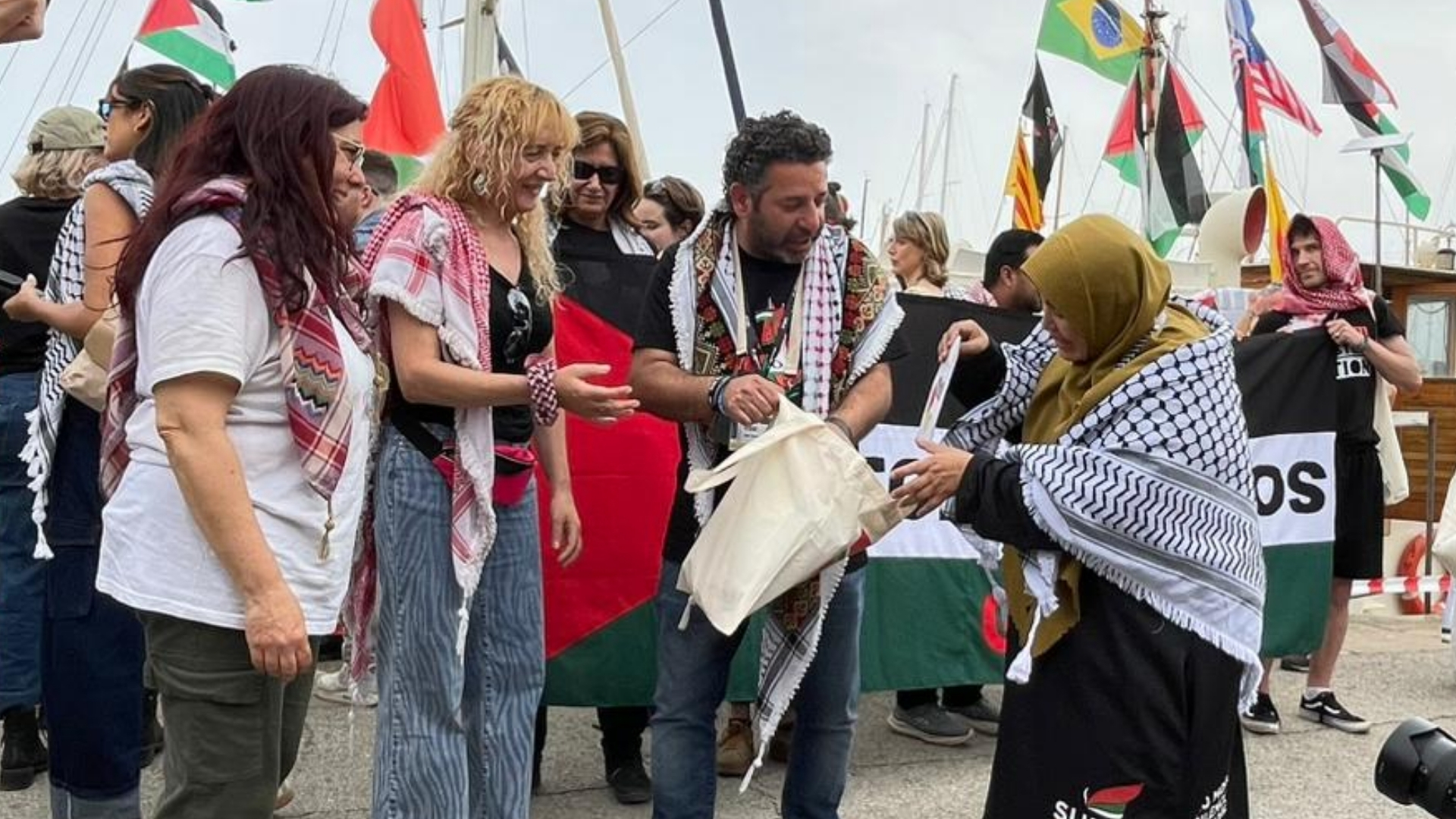 Terharu, Anak-anak Barcelona Kirim Tas dan Surat untuk Anak Gaza Melalui Armada Global Sumud Flotilla!
