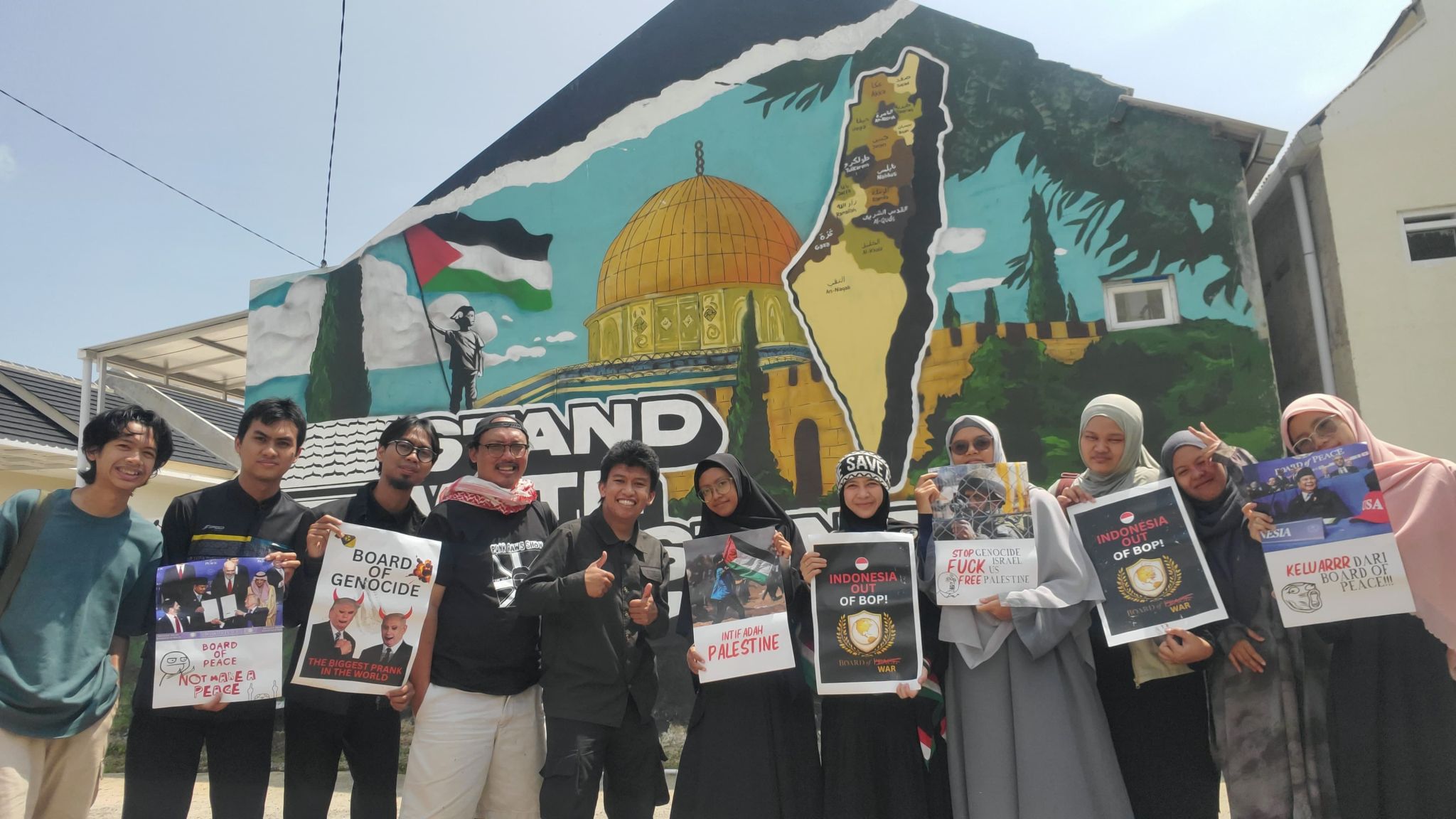 Anak Muda Indonesia Melawan Genosida dengan Jarum dan Benang
