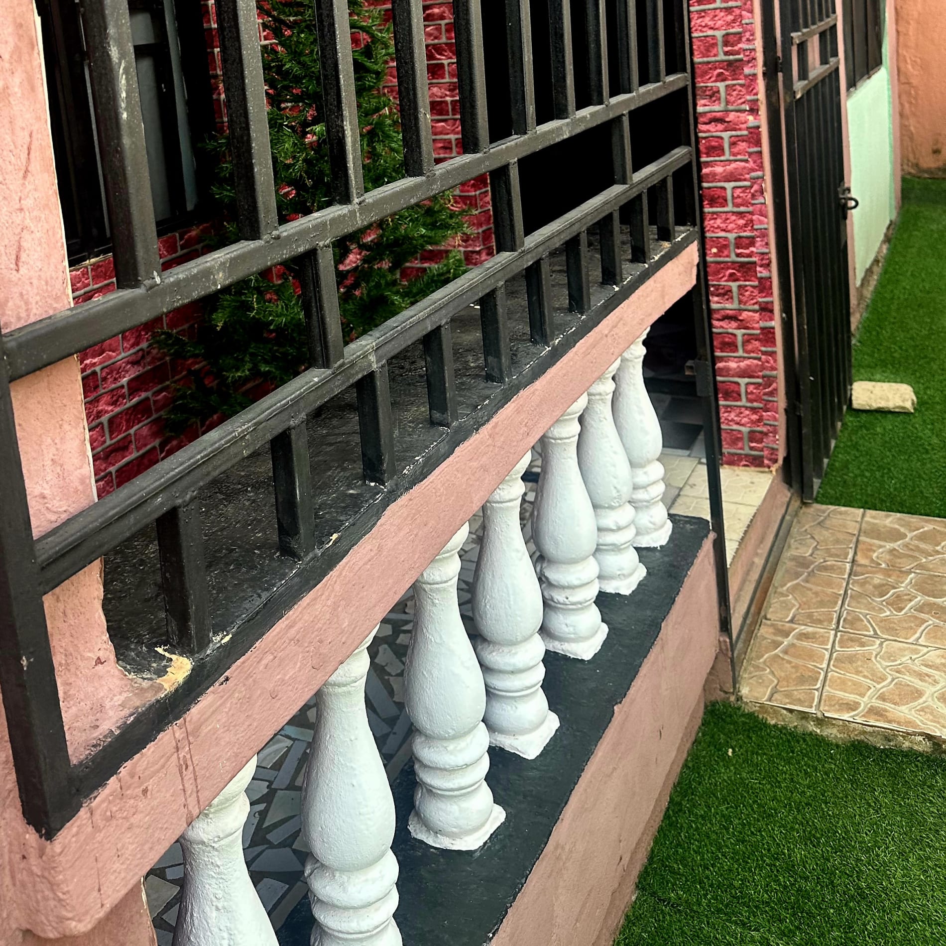 Residents enjoying a healthy meal together