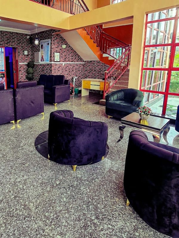 Massage building louge