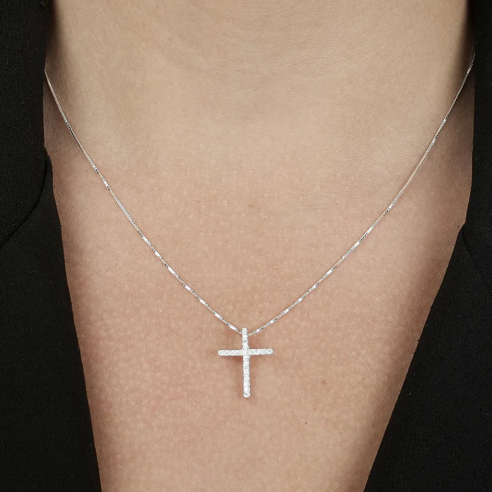 Colar de Cruz Cravejada de Zircônias em Prata 925