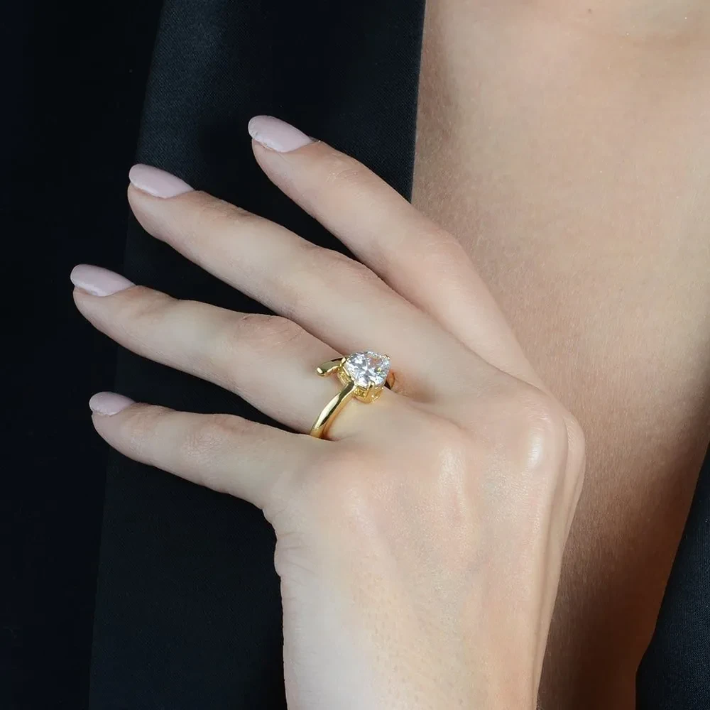 Anel Dourado Solitário Coração em Zircônia