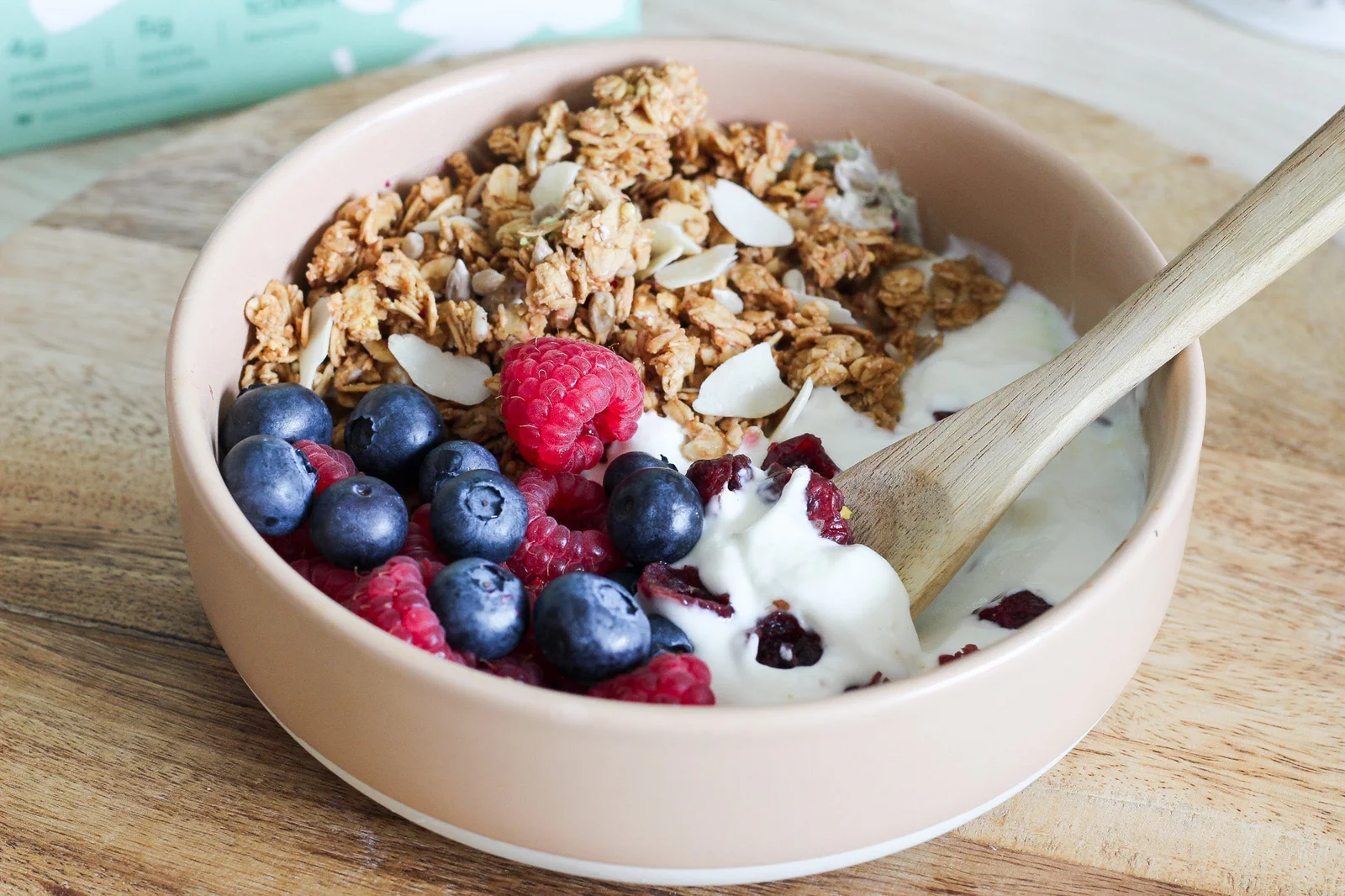 Bowl yaourt fruits rouges et avoine