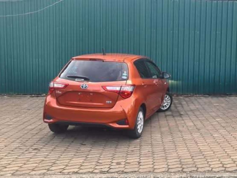 2017 Toyota Vitz - View 4