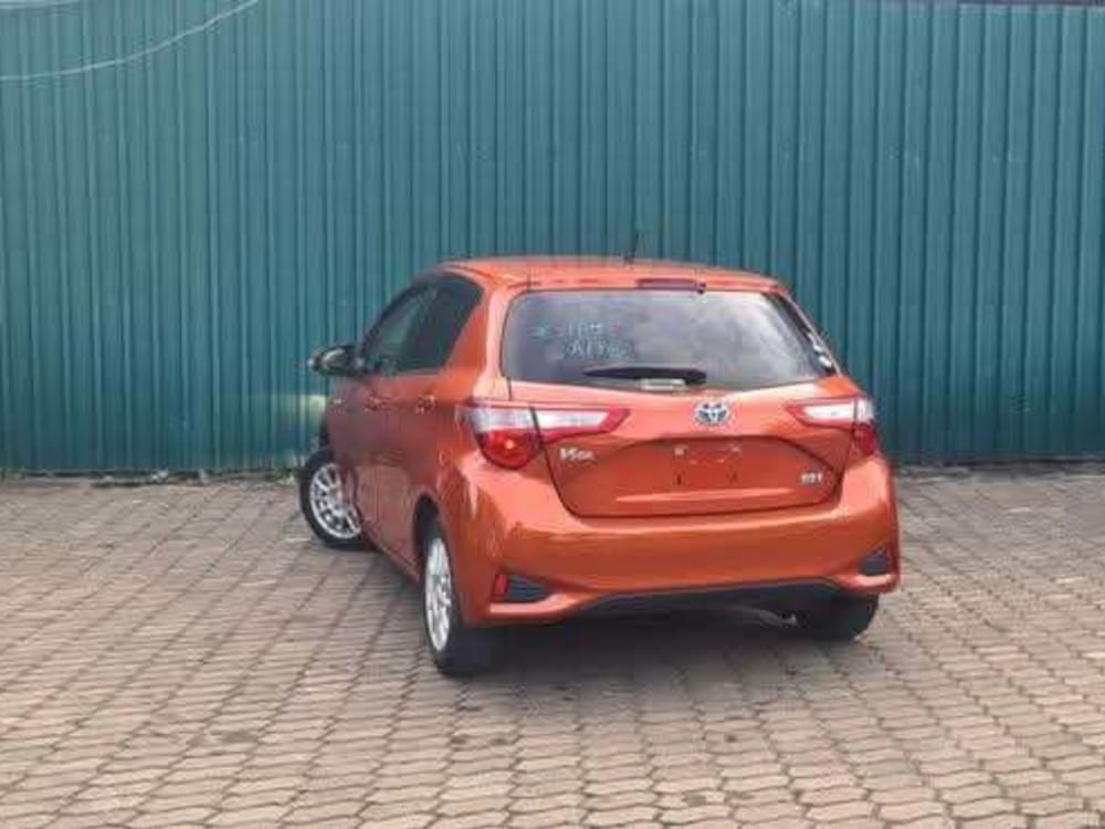 2017 Toyota Vitz - View 3
