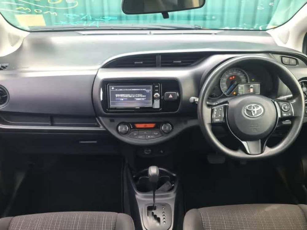 2017 Toyota Vitz - View 5