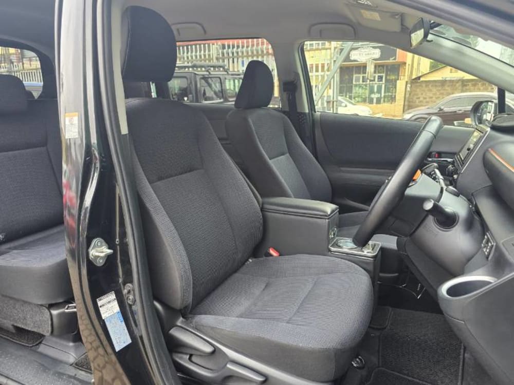 2018 Toyota Sienta - View 2
