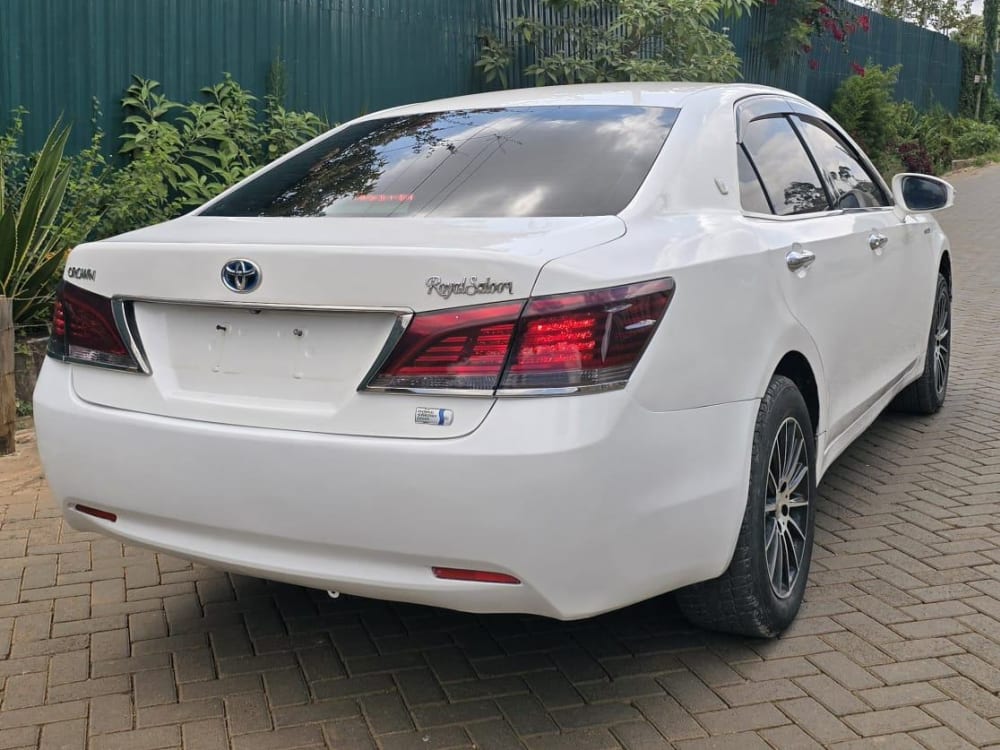 2015 Toyota Crown - View 3