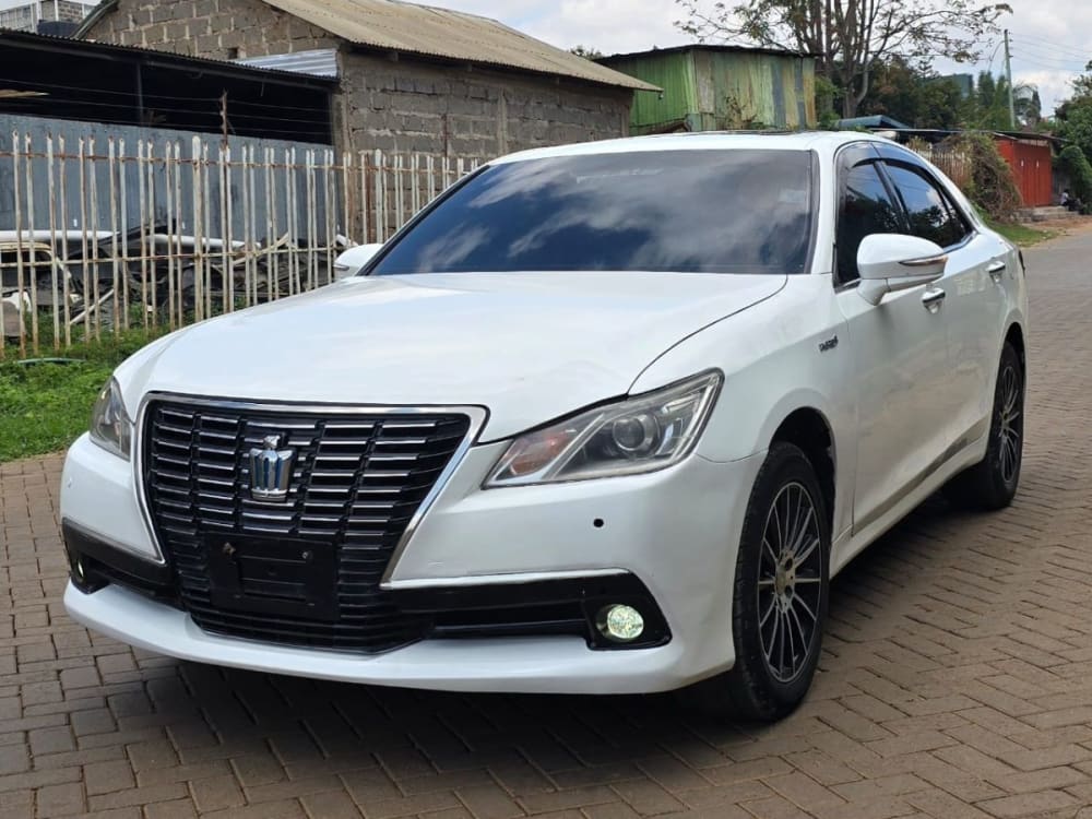 2015 Toyota Crown - View 2