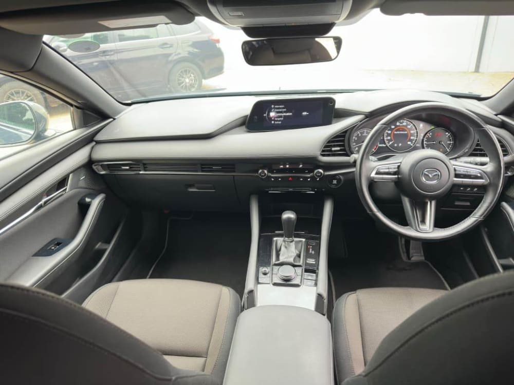 2019 Mazda 3 XD Black Tone Edition - View 4