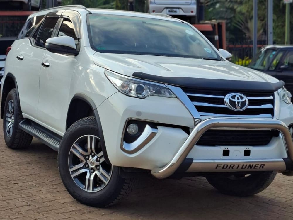 Toyota FORTUNER EXECUTIVE TMT -E4