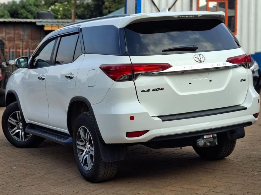 2019 Toyota FORTUNER EXECUTIVE TMT -E4 - View 4