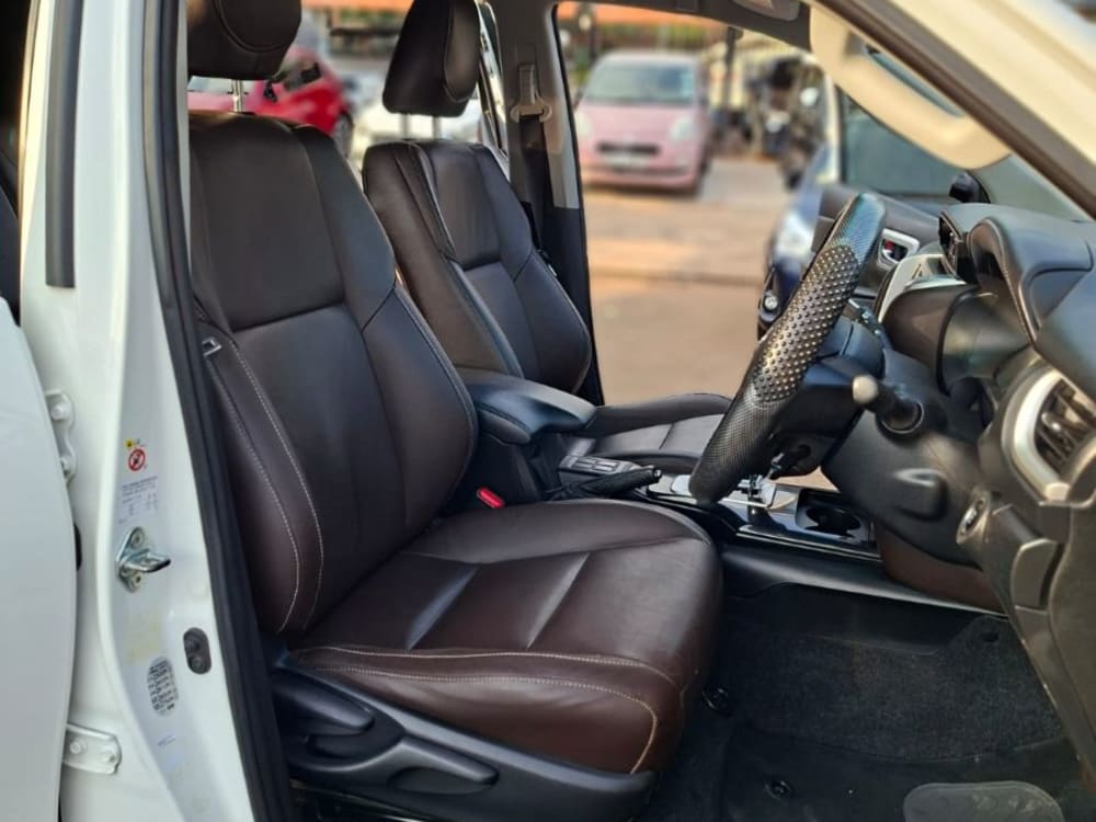 2019 Toyota FORTUNER EXECUTIVE TMT -E4 - View 5