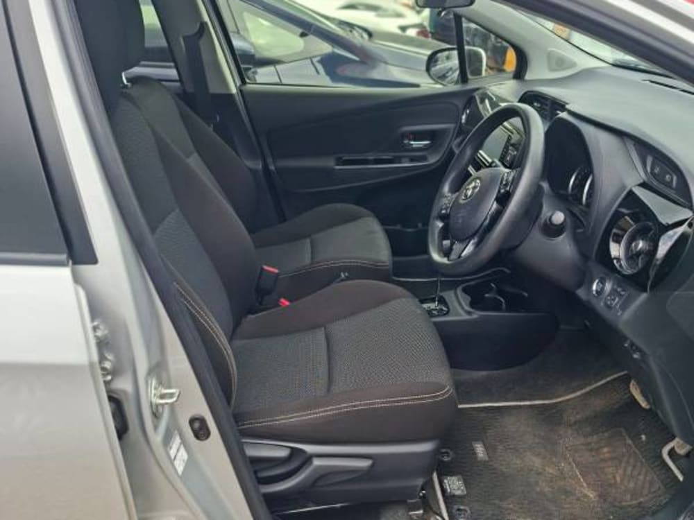 2019 Toyota VITZ HYBRID  F - View 4