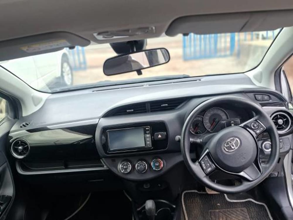 2019 Toyota VITZ HYBRID  F - View 6