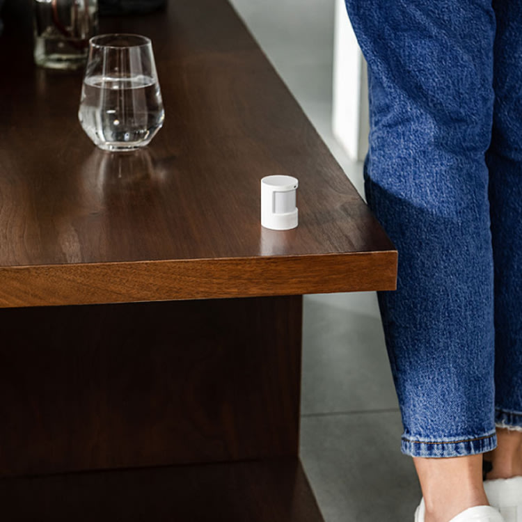 Senzor mișcare și lumină Aqara P2 instalat în ambient real - compatibil HomeKit și Zigbee 3.0