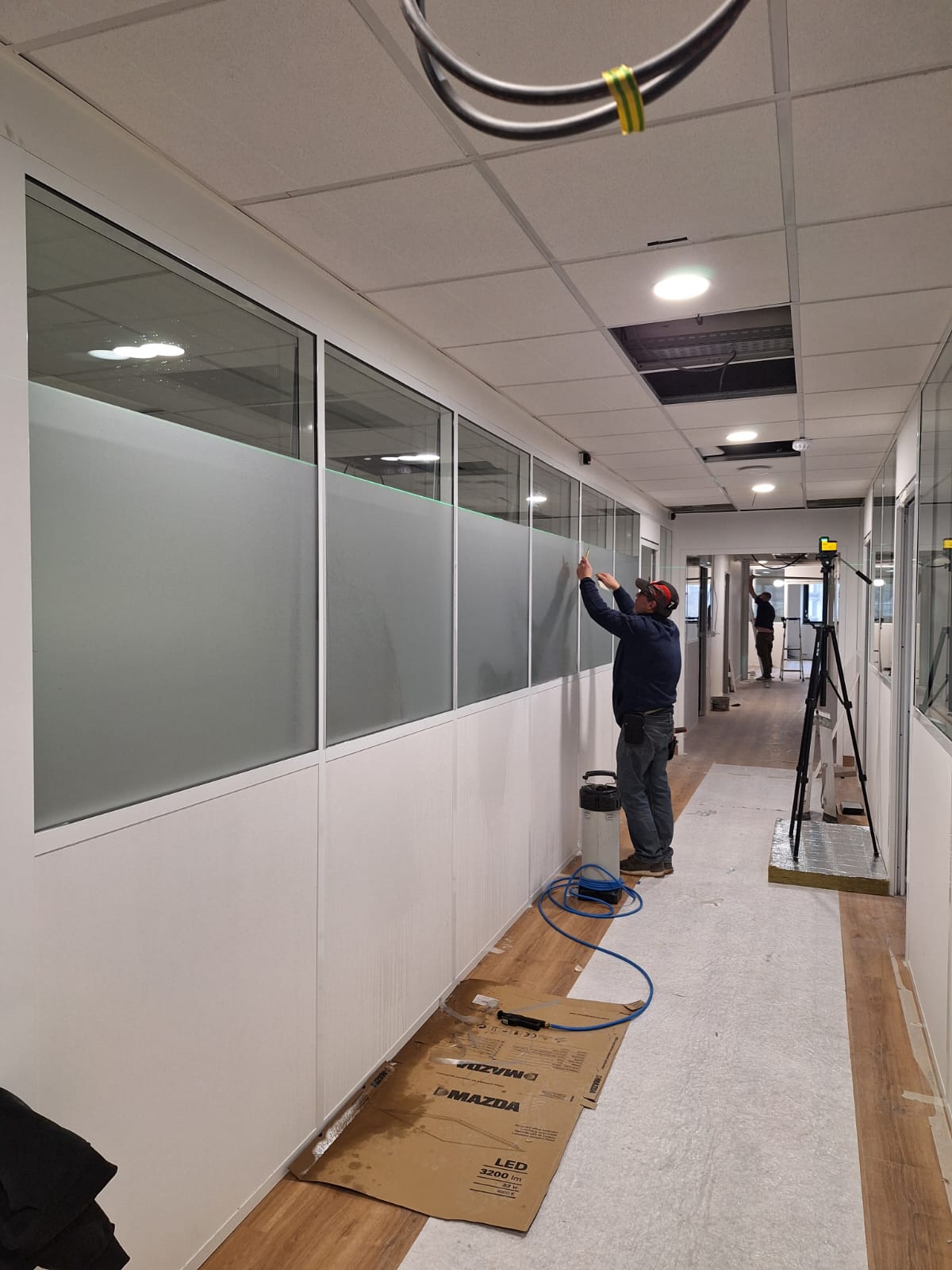 Rénovation de bureaux : Installation de vitrophanie à Paris
