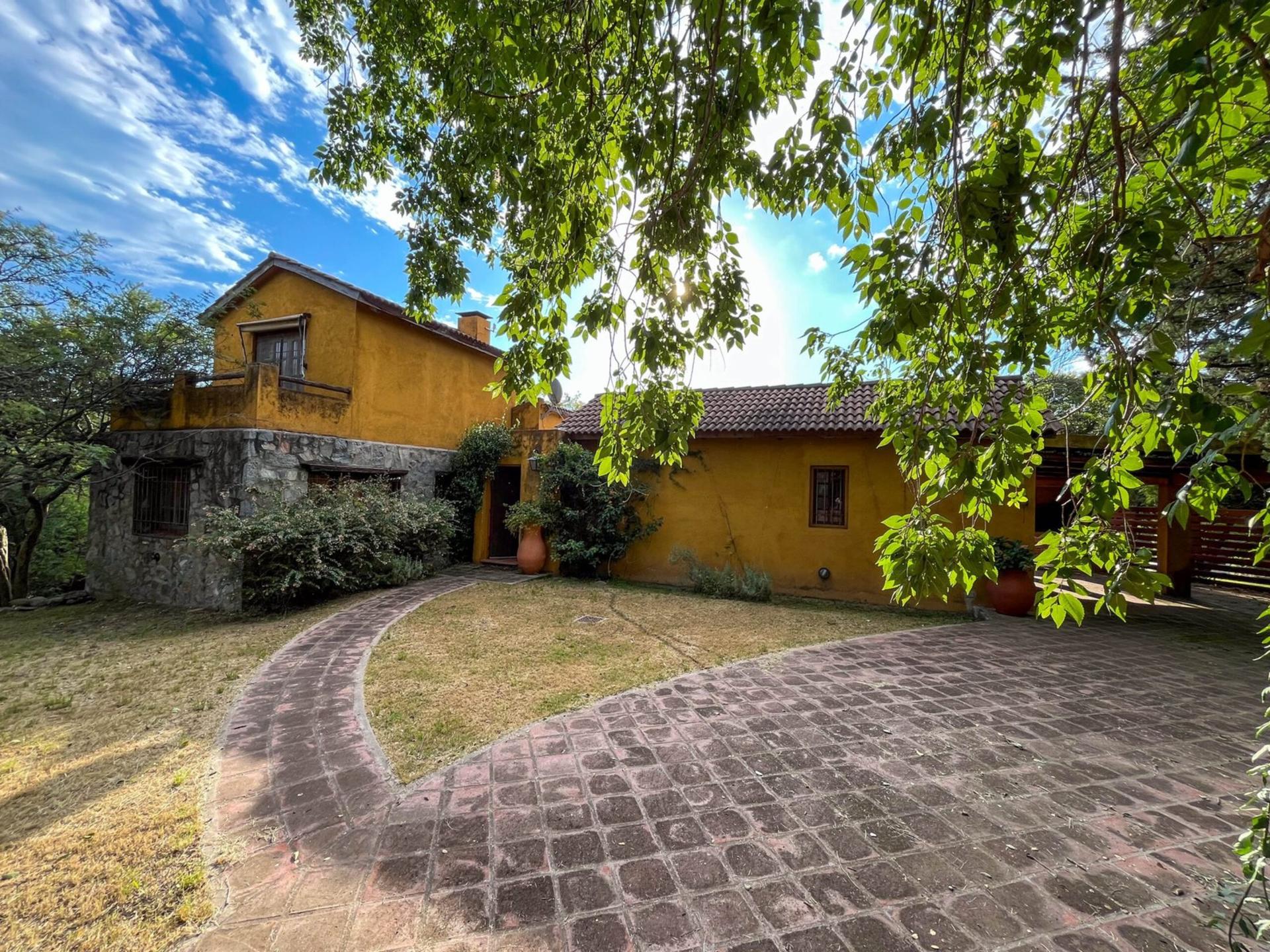 Casa en venta en La Granja, Córdoba | Terreno 2.265 m² con doble frente — La Granja, Córdoba