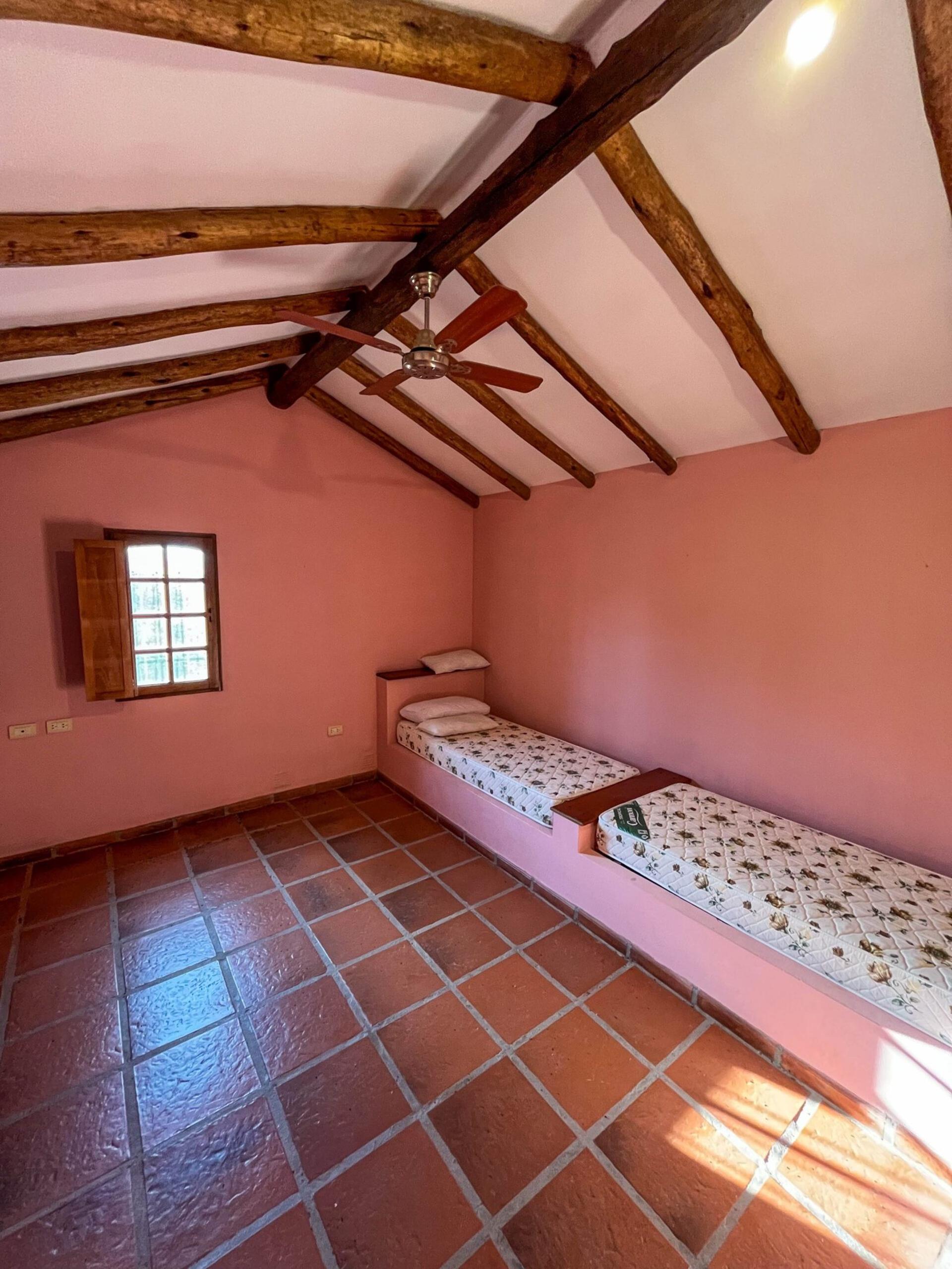 Casa en venta en La Granja, Córdoba | Terreno 2.265 m² con doble frente — La Granja, Córdoba