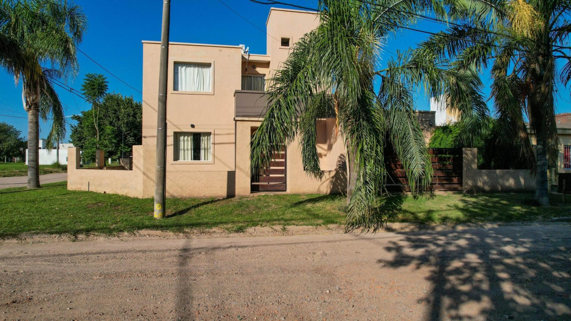 Casa en venta en Colonia Caroya con 3 dormitorios y cochera — Colonia Caroya, Córdoba