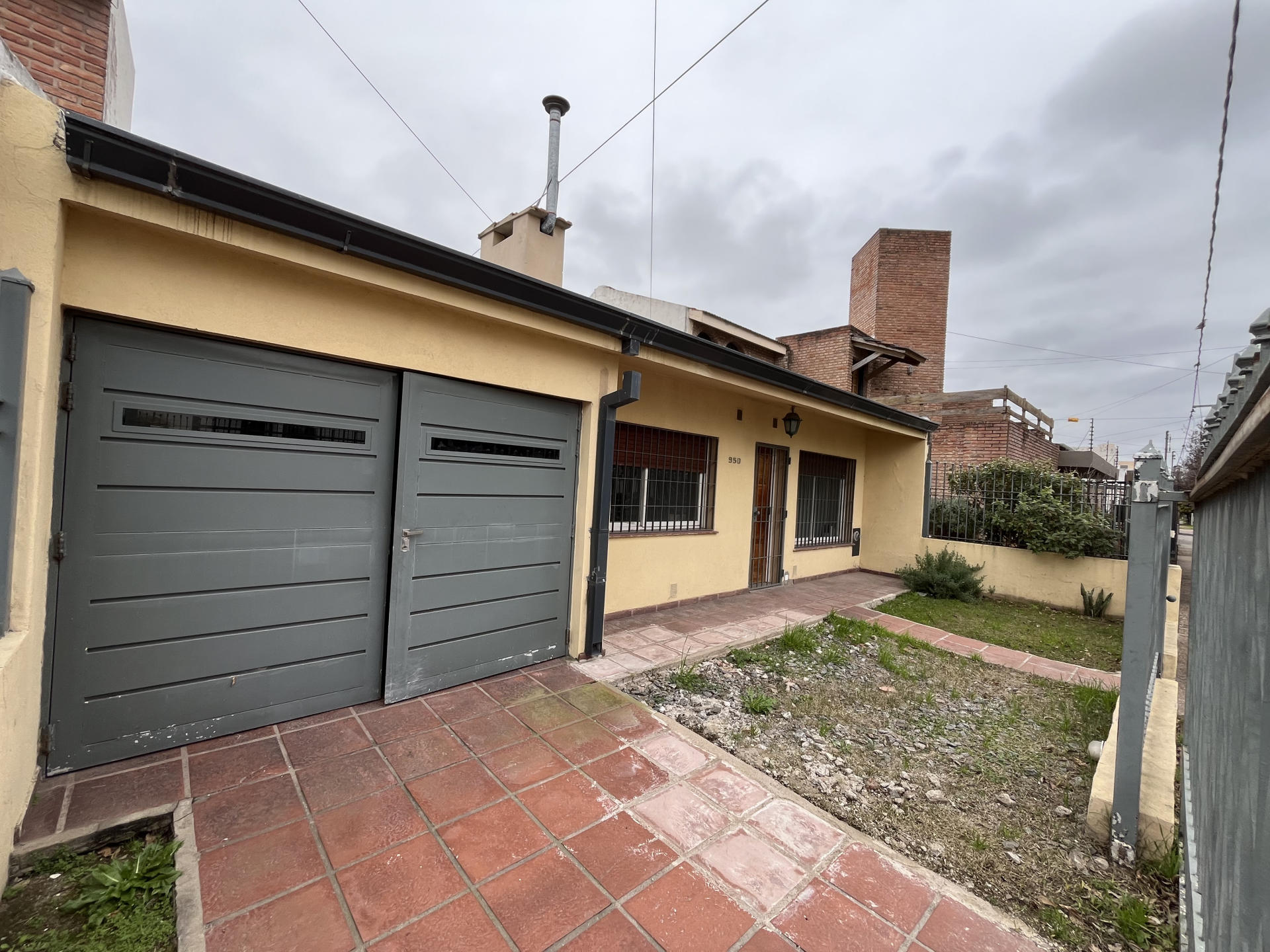 Casa de 2 dormitorios con quincho y cochera en Residencial Vélez Sarsfield | Córdoba Capital - foto 2