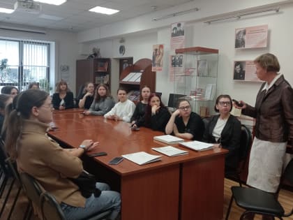 Экскурсия студентов Кемеровского института культуры в Государственный архив Кузбасса
