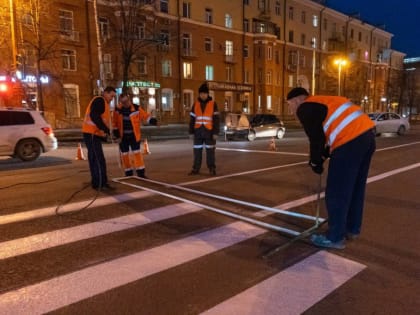 В Кемерове обновляют разметку на дорогах