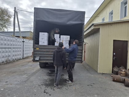 Волонтёры передали гуманитарную помощь на фронт