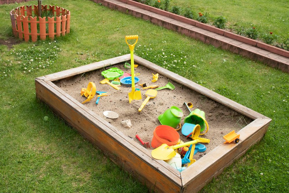 Sandkasten selber bauen: DIY-Anleitung