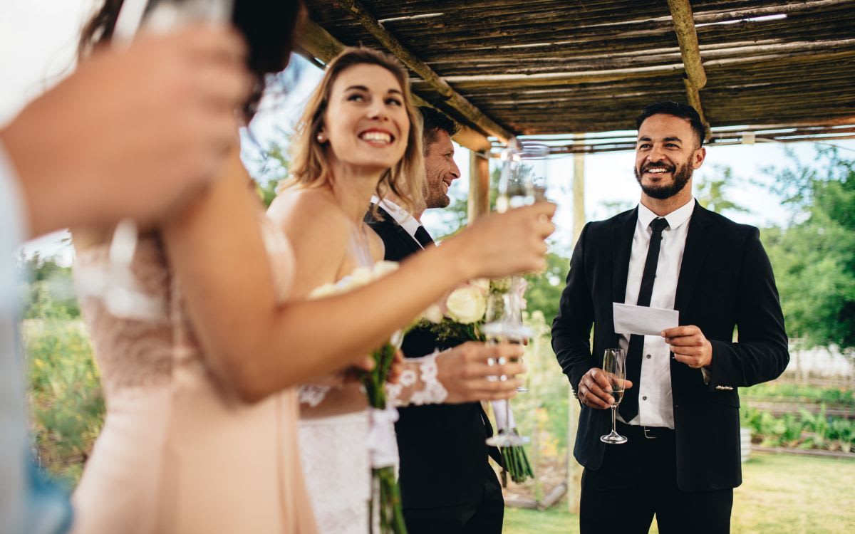 Hochzeitsreden: Wer hält die Hochzeitsrede und wie dir eine gelungene Ansprache bei der Hochzeit gelingt
