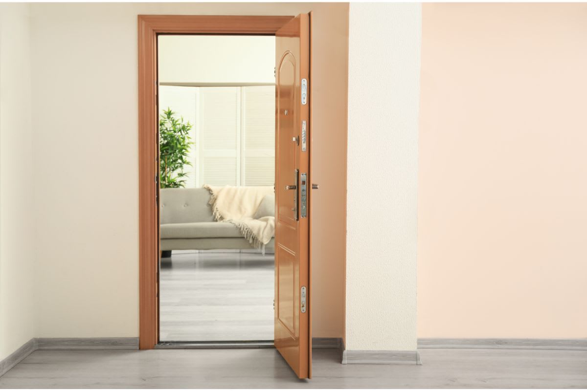 Türrahmen verkleiden: Verschönere deinen alten Türrahmen mit Stuck und Decor als Türumrandung – robust und stoßfest!
