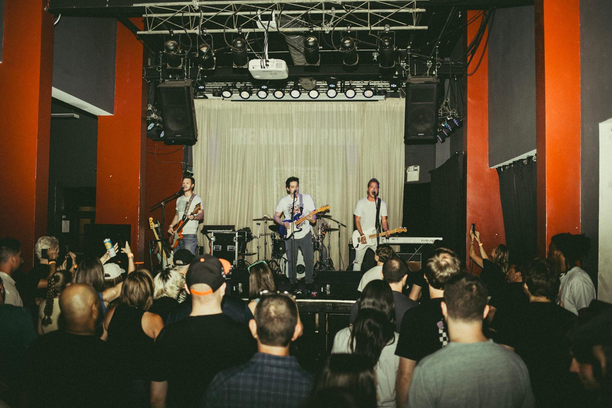 Hollow Party Band Live Music
