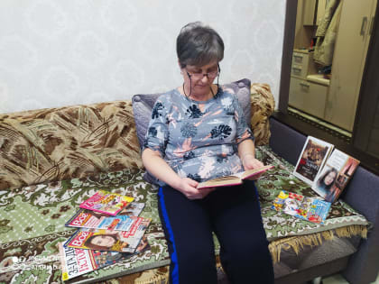Жители Покровского получают книги и журналы на дом