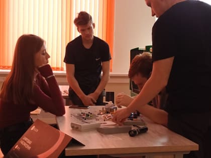 Тучковские школьники получили практические навыки по сборке и программированию робота