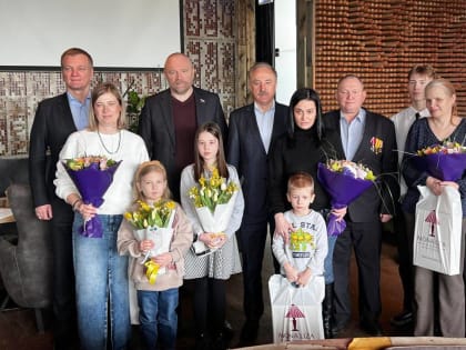 Владимир Ружицкий поздравил жен люберецких военнослужащих с 8 Марта