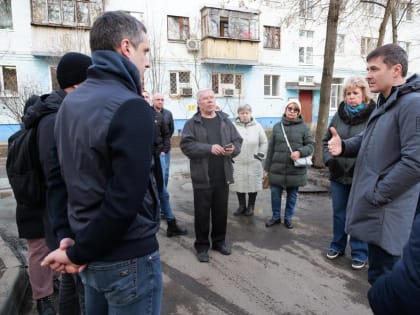 Владимир Волков с жителями Люберец на встрече обсудил вопросы содержания дворов