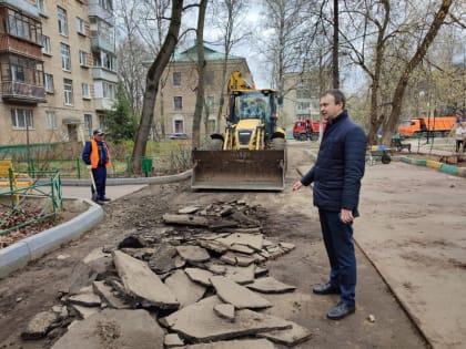 Замену асфальта во дворе на улице Гоголя в поселке Люберец завершат до 16 апреля