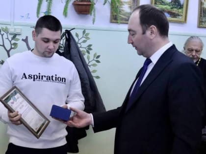 Глава округа Сергей Мужальских встретился с участником СВО в поселке Жилево