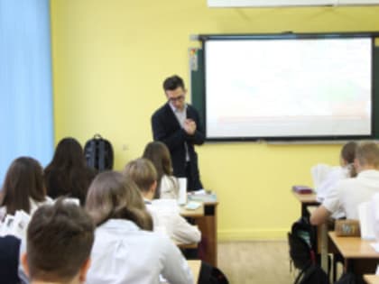 Учителя Лобни получат новую меру социальной поддержки