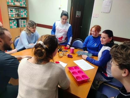 Воскресенские волонтеры изготовили экологически безопасные кормушки для птиц