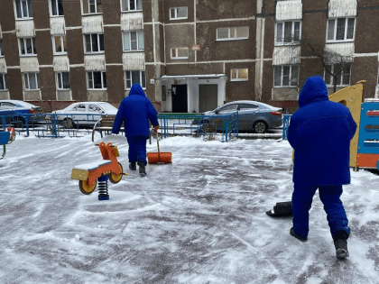 Снегопад в Фрязино: коммунальщики работают над уборкой города