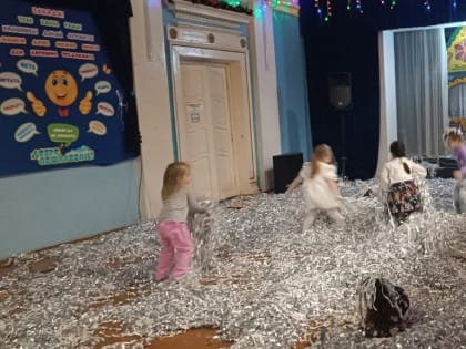 В Дорохово состоялось бумажное шоу для детей